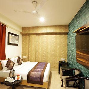 Hotel Mistvale Wood At Airport